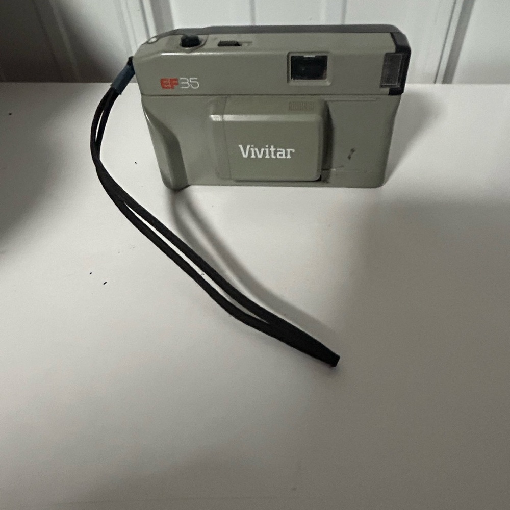 Vivitar VF35 Compact 35mm Film Camera - Olive Green not tested